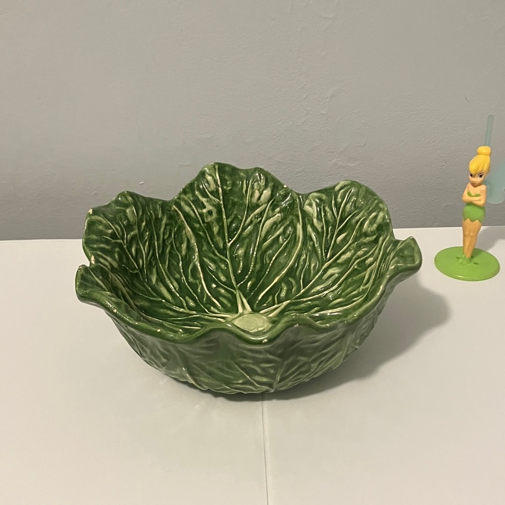 Green Leaf-Shaped Ceramic Bowl